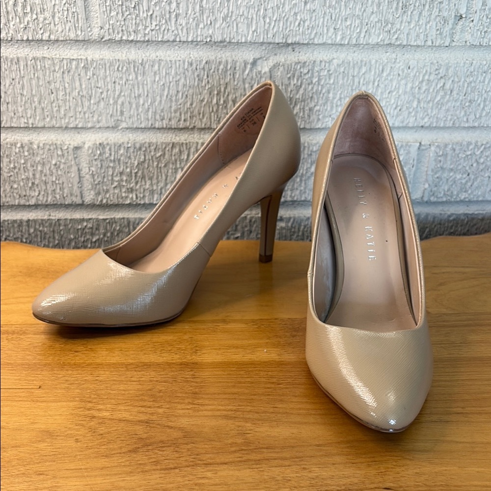 Kelly & Katie "Tiana" Tan Beige Classic Stiletto Pumps Heels Size 6
